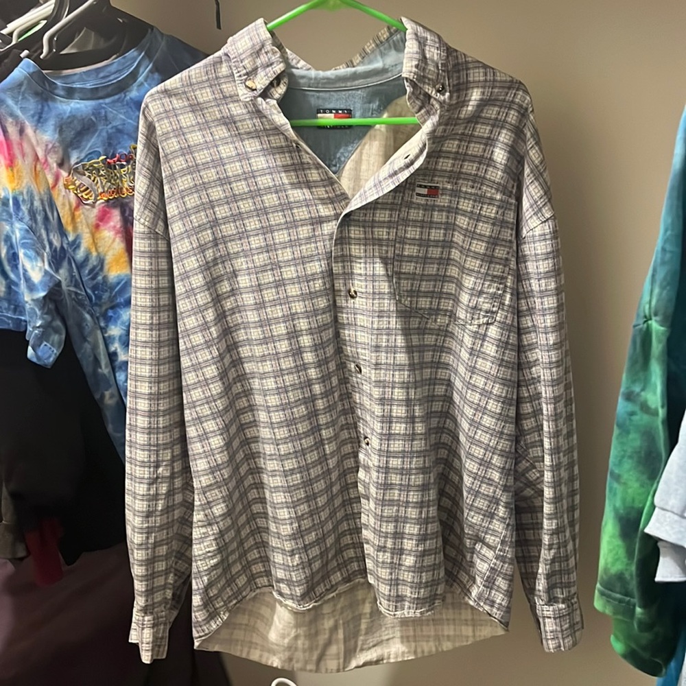 Nice Tommy shirt. A little big on my build great and rare style.